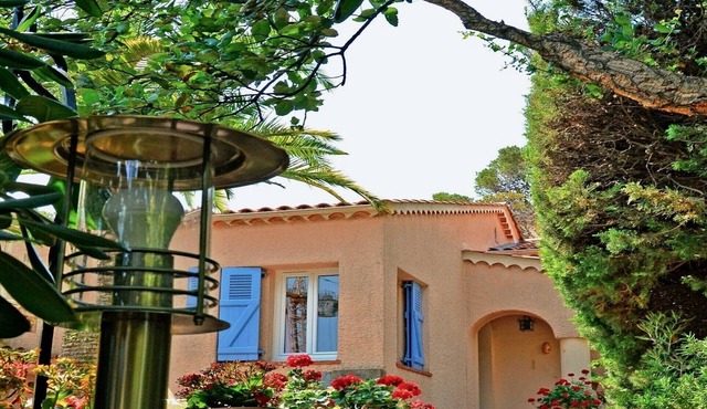 Villa classified 4 stars, sea, city and train stations 7 minutes walk, garage, air conditioning .