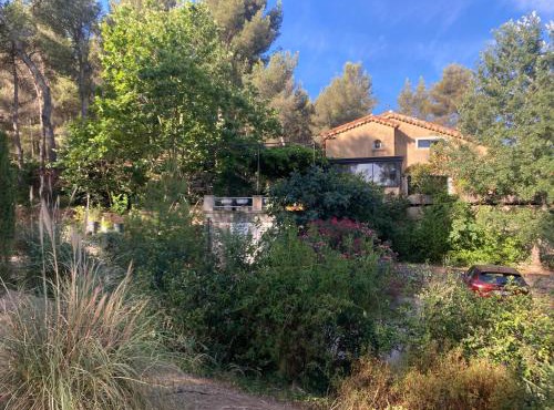 Villa de charme avec spa et piscine cadre exceptionnel près Aix Marseille