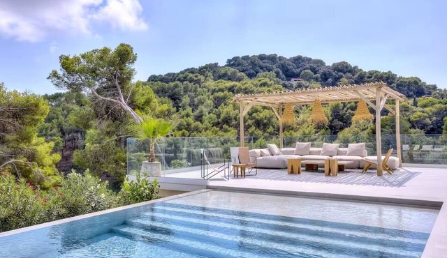 Villa 'Éden Privé, Piscine, 12 Min Cannes' with Mountain View, Wi-Fi and Air Conditioning