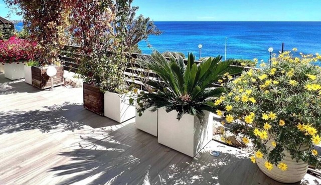 Villa Eden Sea Cannes: 2-Bedroom Apartment with Terrace and Ocean View