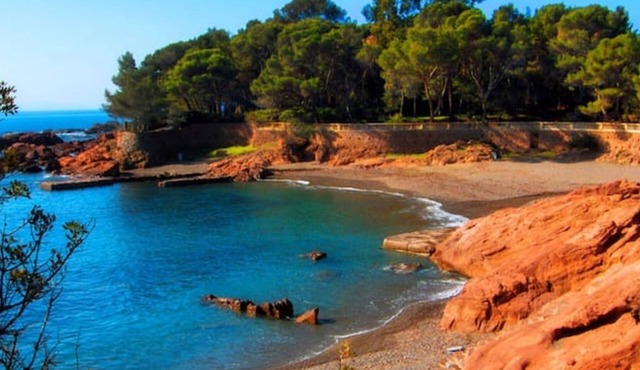 Villa 'En Bord De Mer' with Private Terrace and Wi-Fi