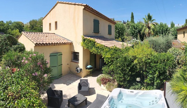 Villa for 6 people with private spa—quiet, garden, air conditioning—Grasse