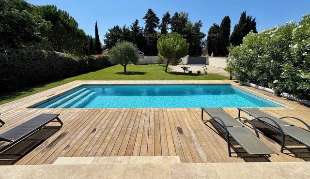 🏡☀️ Villa in Provence sleeps 10 & pool