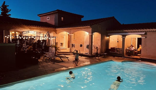 Villa 10 persons with swimming pool, near the village