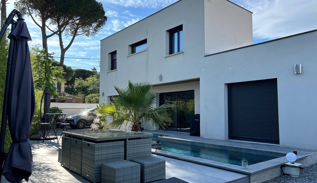 Villa "Harmonie" with Private Pool, Wi-Fi, and Air Conditioning