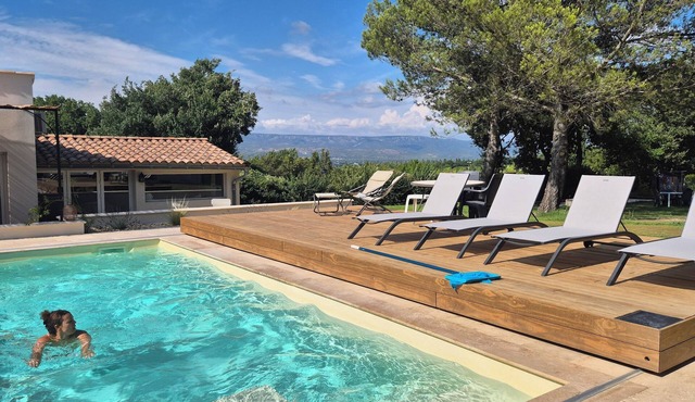 Villa L'Estef: A Relaxing Summer with a Pool—Beautiful Views, Relaxation, and Fun, Right in the Heart of the Village!