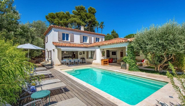 Villa Les Lavandieres by Villa Plus