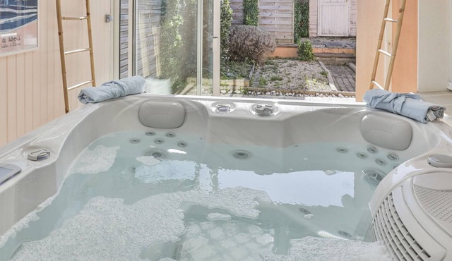 Villa LS Familiale avec Piscine & Jacuzzi, Proche Plage et Commerces - Les Sables d'Olonne