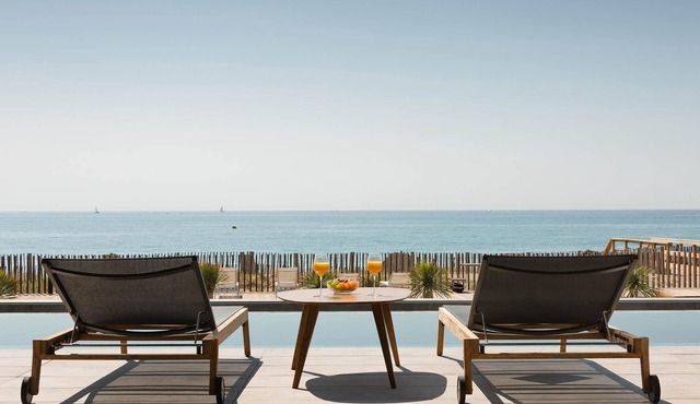VILLA MIRAMAR - Beachfront & infinity pool