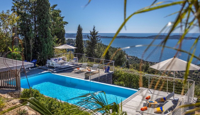 VILLA MOUNTA