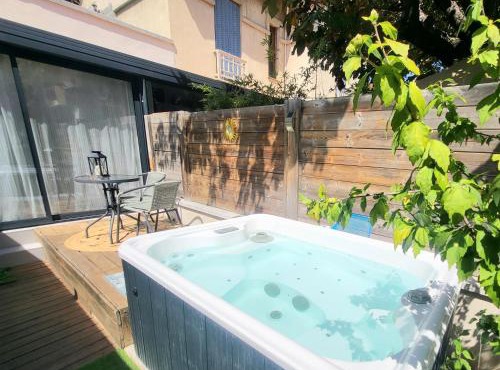 Villa-nova avec spa à 5 minutes des remparts.