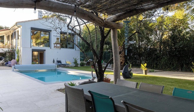 Villa OCEA, swimming pool, on the seafront, beach on foot, ideal for family or friends