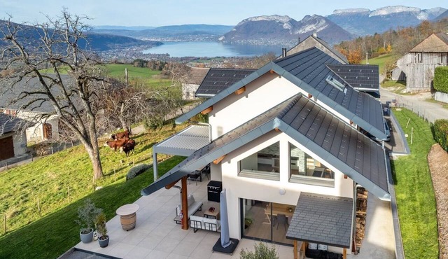 Villa overlooking Lake Annecy