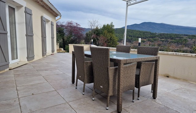 Villa Récente Avec Piscine - vue Dégagée sur le Mont-ventoux