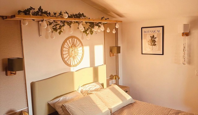 Villa Sainte Anne whole house and Spa overlooking the Alpilles