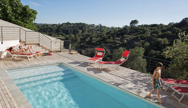 Villa Sarnia 6 Bedrooms, Private Pool Luxury, Spacious & Amazing View!14 Guests