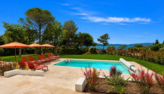 Villa sea view - Gulf of Saint-Tropez - Private swimming pool - Beach 50 metres away