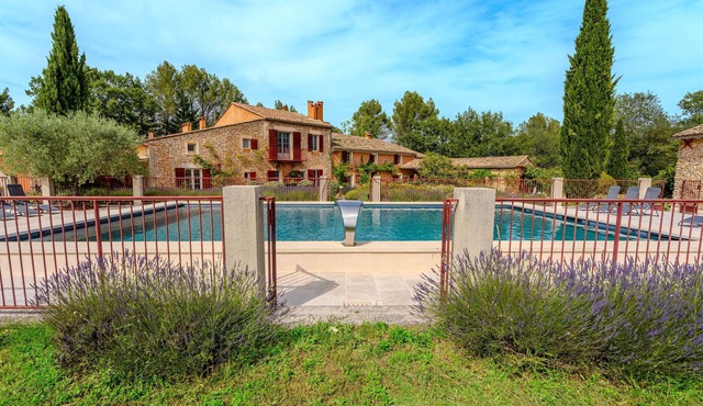 Villa Solandra in Roussillon, large pool, air conditioning