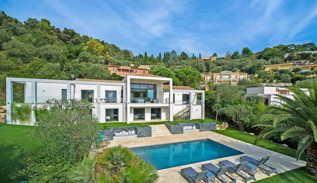 Villa Soribida w pool