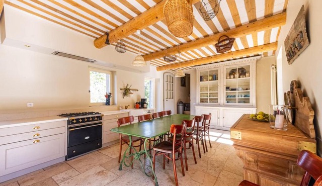 Villa spacieuse avec jardin à Saignon