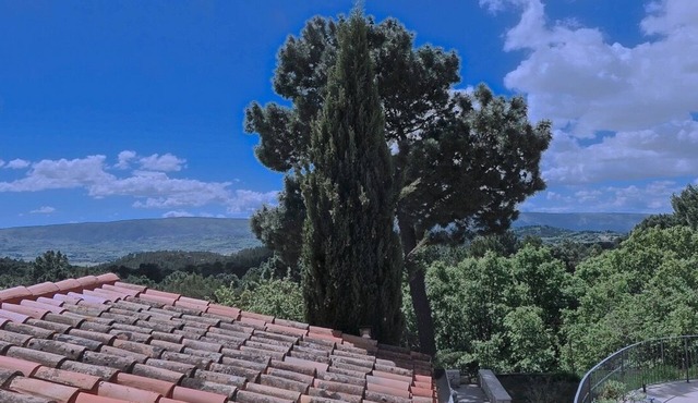 Villa sur Belvédère Surplombant la Vallée du Luberon Dans les Ocres