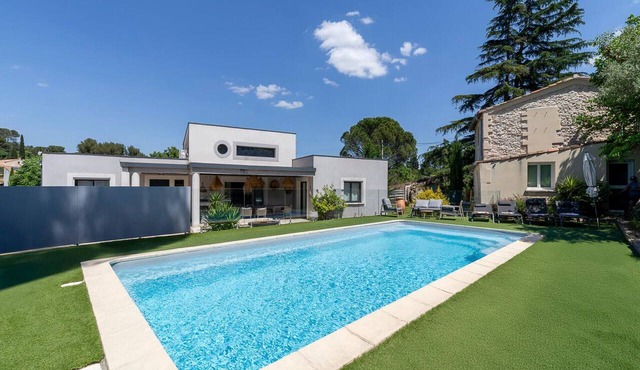 Villa Twin Retreat Nîmes | Villa with Guesthouse & Pool