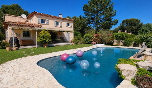 Villa with pool & exceptional play area - 8min from CASSIS