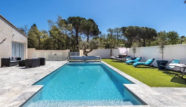 Villa with pool and play area in Camps-la-Source