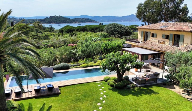 Villa with swimming pool, gym and cinema – Les Parcs de Saint-Tropez