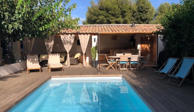 Villa with swimming pool 200 m from the sea
