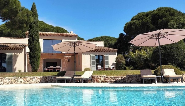 Villacoucourelle saintemaximecom view,large garden, pool,airconditioning