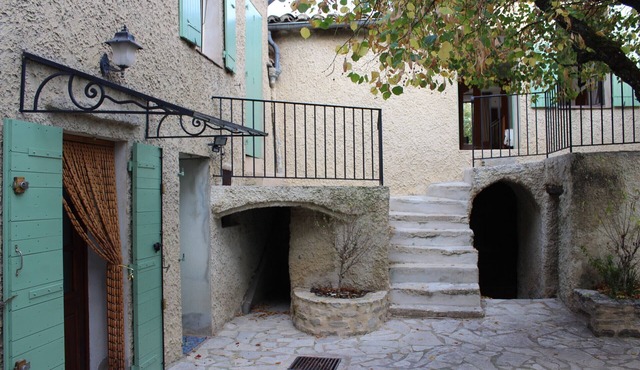 Village house Entrechaux