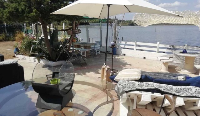 Waterfront fisherman's cottage in a nature reserve; pets welcome