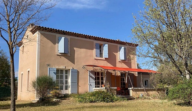 Well renovated and equipped villa in Saint-Saturnin-lès-Apt, Luberon