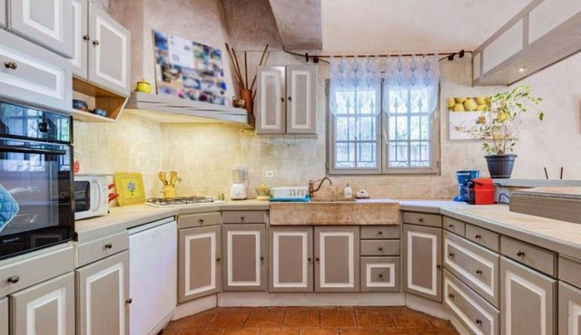 Wonderful private villa for 8 people with private pool, WIFI, TV and pets allowed in Le Barroux