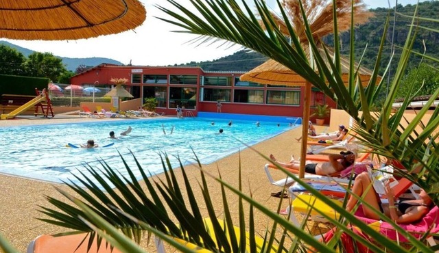 ZEcamping 4 étoiles animé piscine chiens acceptés chalet TV clim