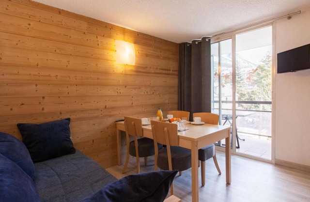 200m from resort center, 2nd floor, balcony, tv, ski locker, 31m², Serre Chevalier in Briançon