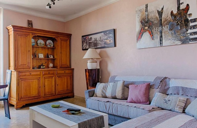 AGENCIA PRO - LARGE AND COMFORTABLE APARTMENT 80sqm - LIBERATION
