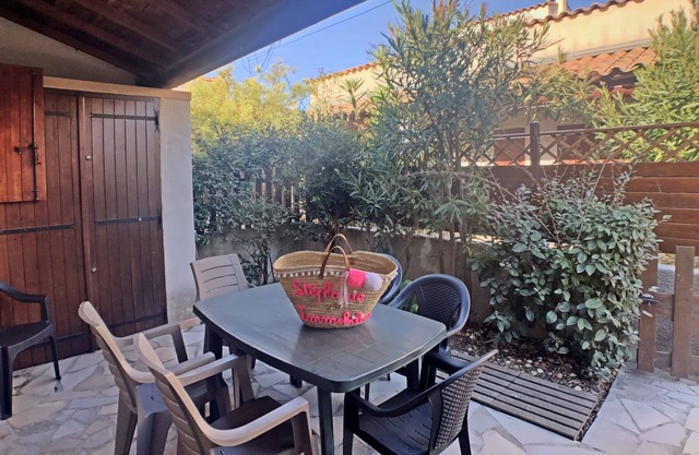 APARTMENT FOR 6 PEOPLE IN RESIDENCE WITH SWIMMING POOL MAS DES MANADIERS