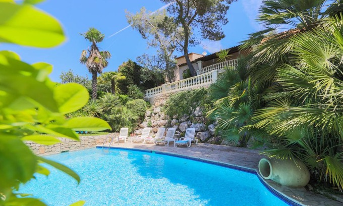 Tourrette-Levens Villa | 230 m² Villa ∙ 4 bedrooms ∙ 8 guests