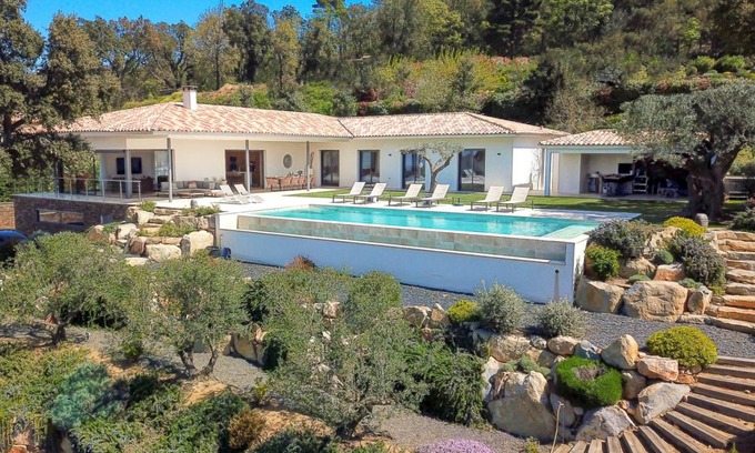 La Garde-Freinet Villa | 250 m² Villa ∙ 5 bedrooms ∙ 10 guests