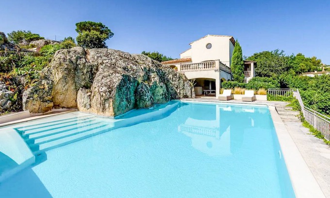 Grimaud Villa | 450 m² Villa ∙ 6 bedrooms ∙ 12 guests
