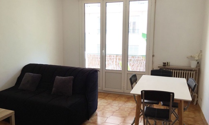 Vernier Apartment | APARTMENT WITH TERRACE AREA LIBÉRATION