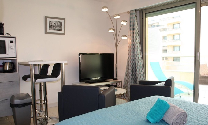 Carre d'Or Apartment | Beautiful studio 50m from the beach