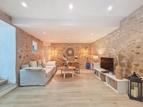 Saint-Cezaire-sur-Siagne Apartment | Gîte Le Figuier de Saint Ce - 3 stars - Holiday Home Nature View