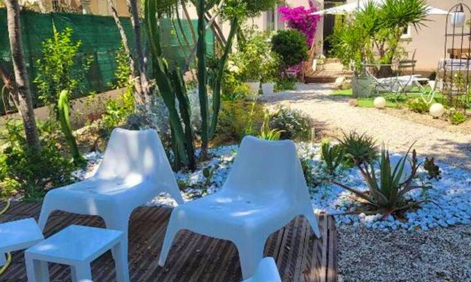 California - Pezou House | Homerez - House 1 km away from the beach for 6 ppl. with sea view at Cannes