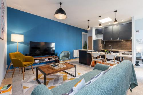 Liberation Apartment | Large 3 Bdr City Center