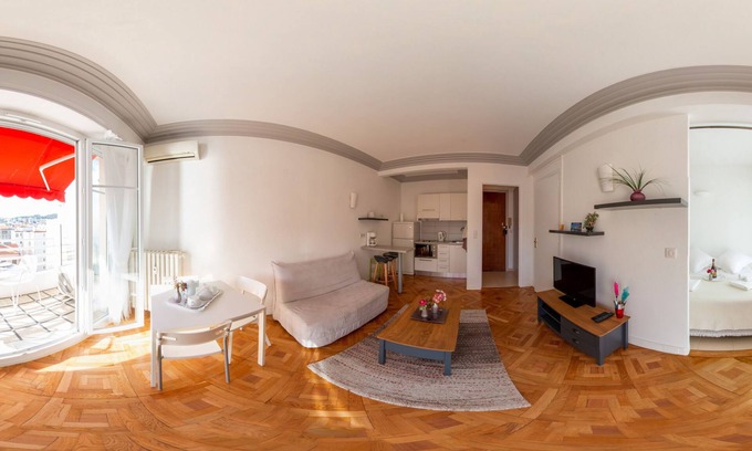 Carre d'Or Apartment | Lovely apartment near the sea