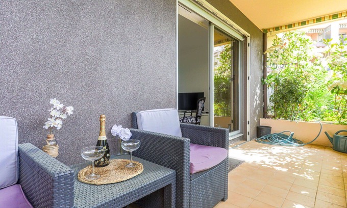 Eze Apartment | Nice apartment for 4 guests with WIFI, pool, TV, terrace and pets allowed