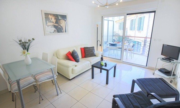 Jean-Medecin Apartment | PALAIS LIBERTE II AP2040 by RIVIERA HOLIDAY HOMES